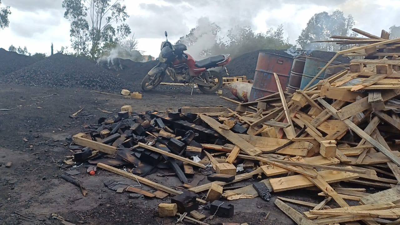 CAR intensifica operativos contra quemas ilegales para producir carbón vegetal en Soacha