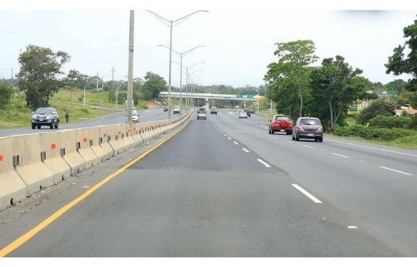 Dos fallecidos y varios heridos en emergencia vial: autoridades atienden la situación