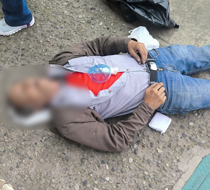 🚨 #ATENCIÓN: Adulto mayor falleció en vía pública cerca a McDonald’s de la Primero de Mayo en Kennedy