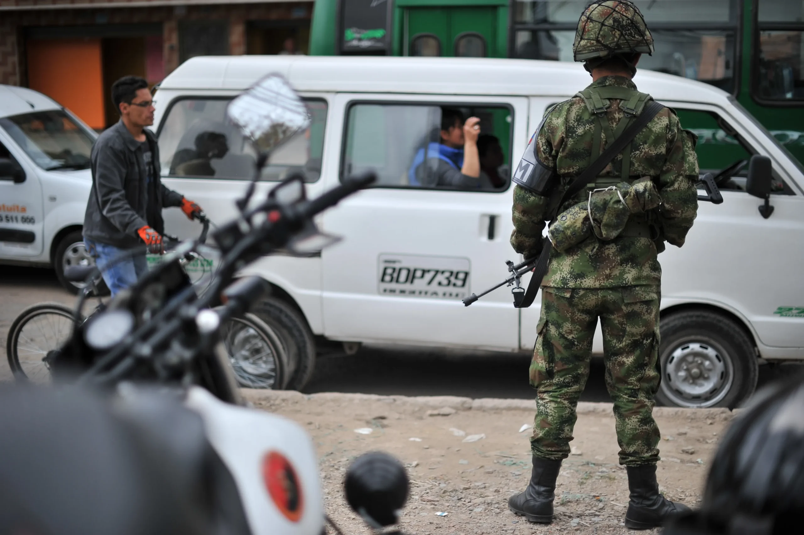 Piden a De la Espriella apoyo militar en tres zonas de Bogotá